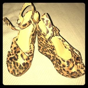 🎈🎈Leopard print wedges! 🎈🎈